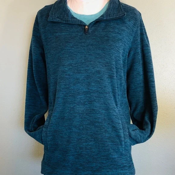 Tech gear women’s size large in beautiful preowned condition - Picture 2 of 5